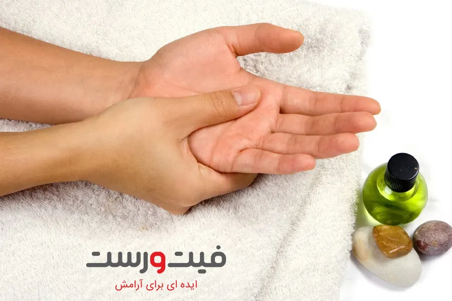 چگونه خودمان را ماساژ دهیم؟ ۵ تکنیک طلایی با صندلی ماساژور 3 ماساژ گردن و شانهها برای رفع استرس
